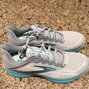 Brand New! Brooks Women's Athletic Shoes - Light Gray and Aqua